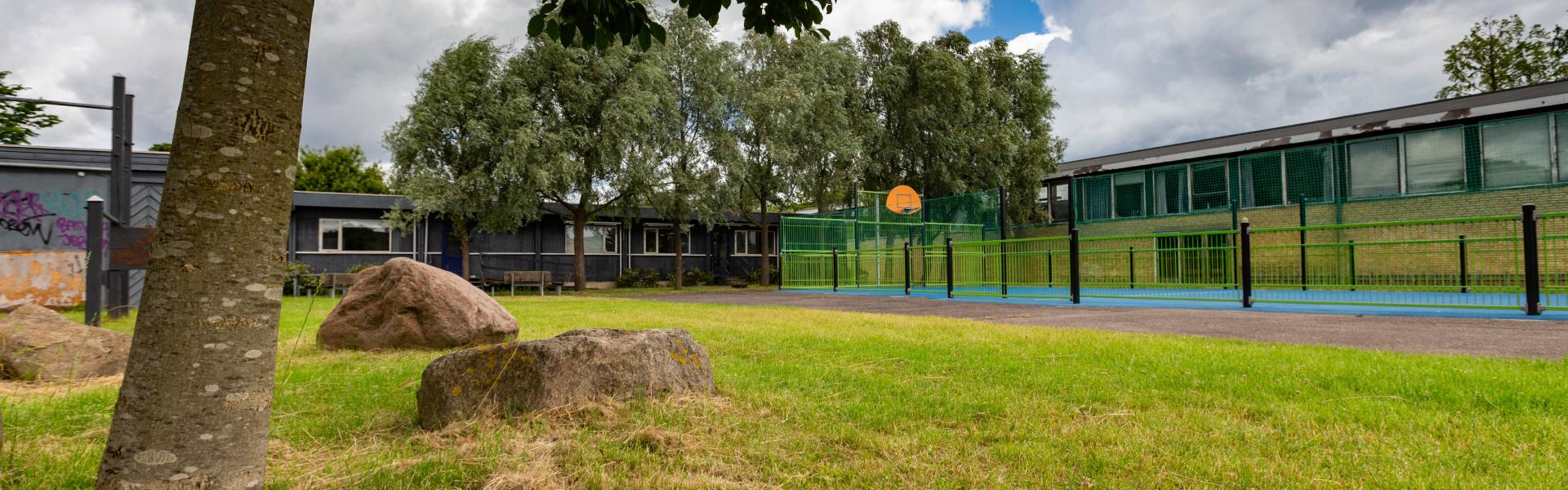 Skolebygning på Askevænget